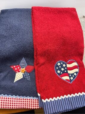 Set of 2 Kohl's Red and Navy Patriotic Embroidered Accent Towels